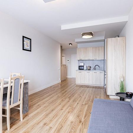 Fajny Apartament Z Parkingiem, Obok Metra. Varsóvia Exterior foto