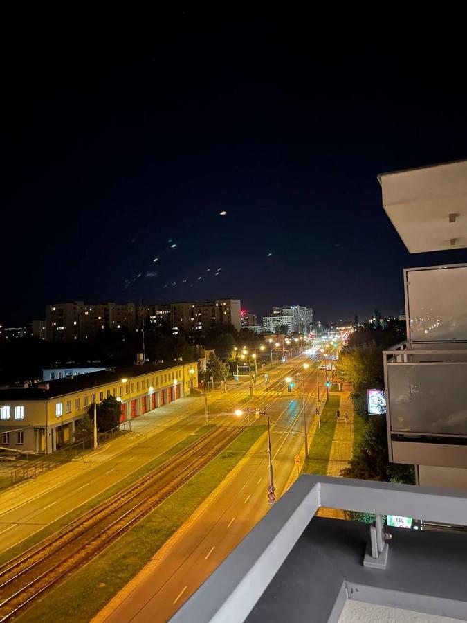 Fajny Apartament Z Parkingiem, Obok Metra. Varsóvia Exterior foto