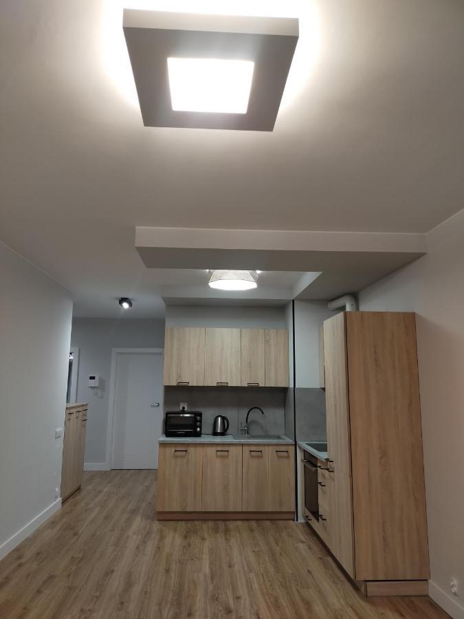 Fajny Apartament Z Parkingiem, Obok Metra. Varsóvia Exterior foto