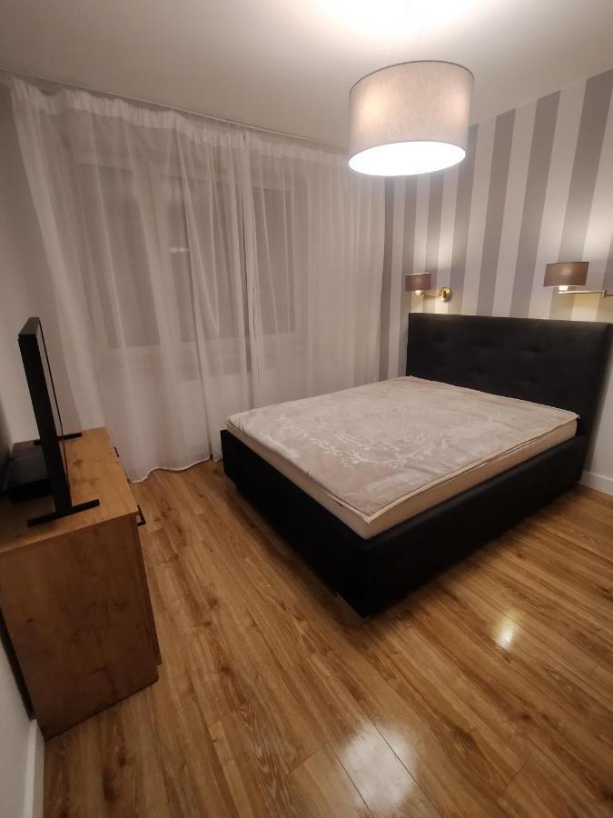 Fajny Apartament Z Parkingiem, Obok Metra. Varsóvia Exterior foto