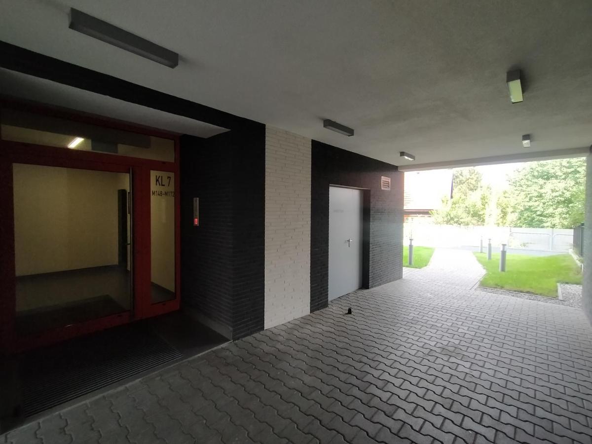 Fajny Apartament Z Parkingiem, Obok Metra. Varsóvia Exterior foto