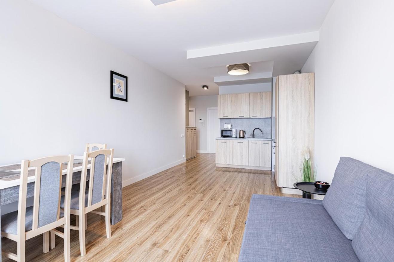 Fajny Apartament Z Parkingiem, Obok Metra. Varsóvia Exterior foto