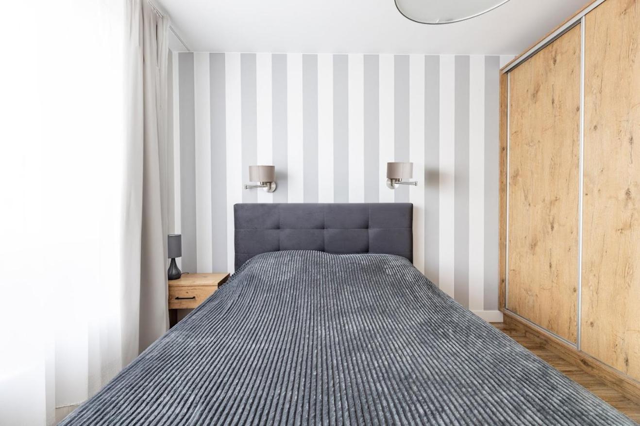 Fajny Apartament Z Parkingiem, Obok Metra. Varsóvia Exterior foto