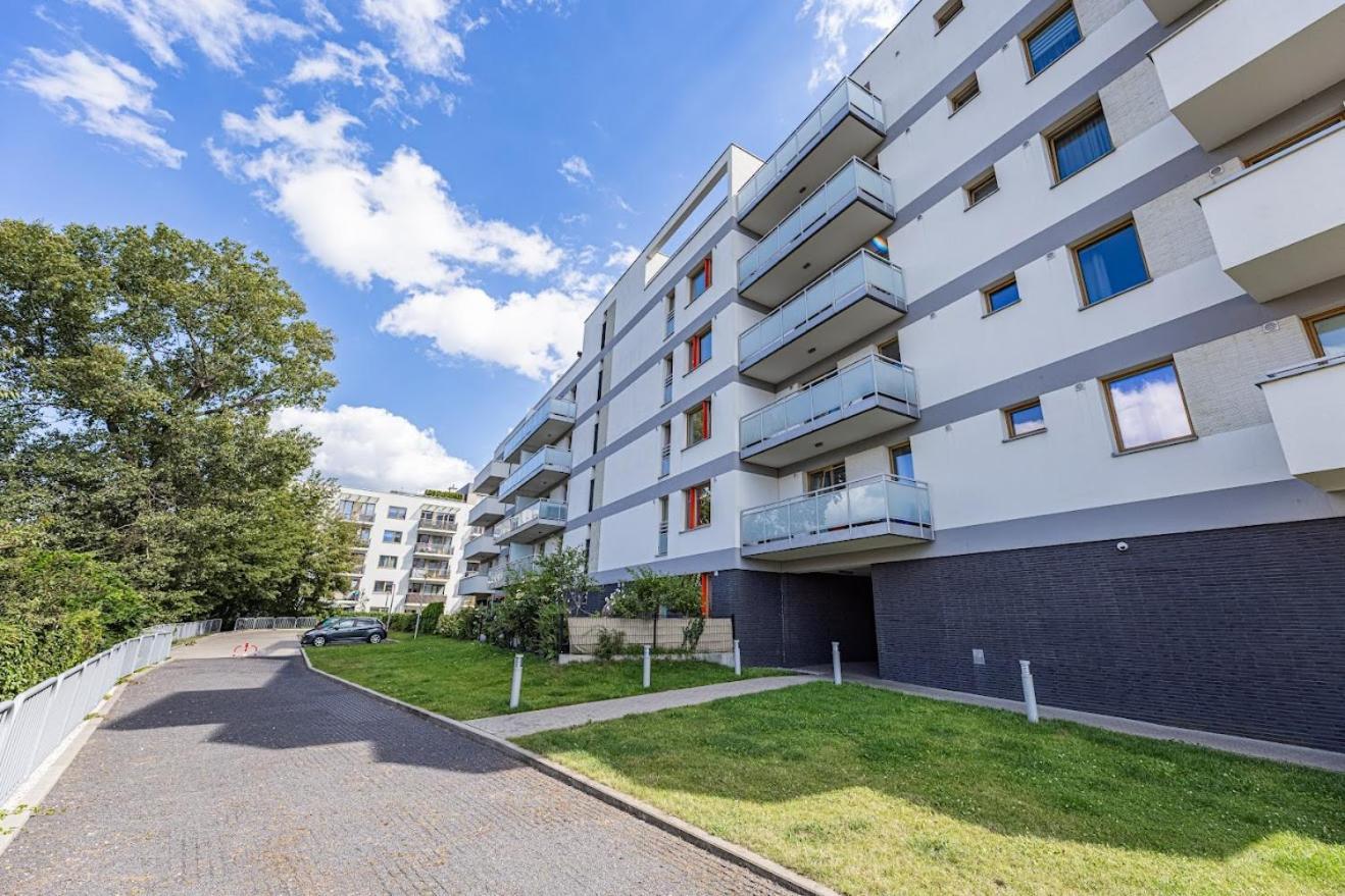 Fajny Apartament Z Parkingiem, Obok Metra. Varsóvia Exterior foto