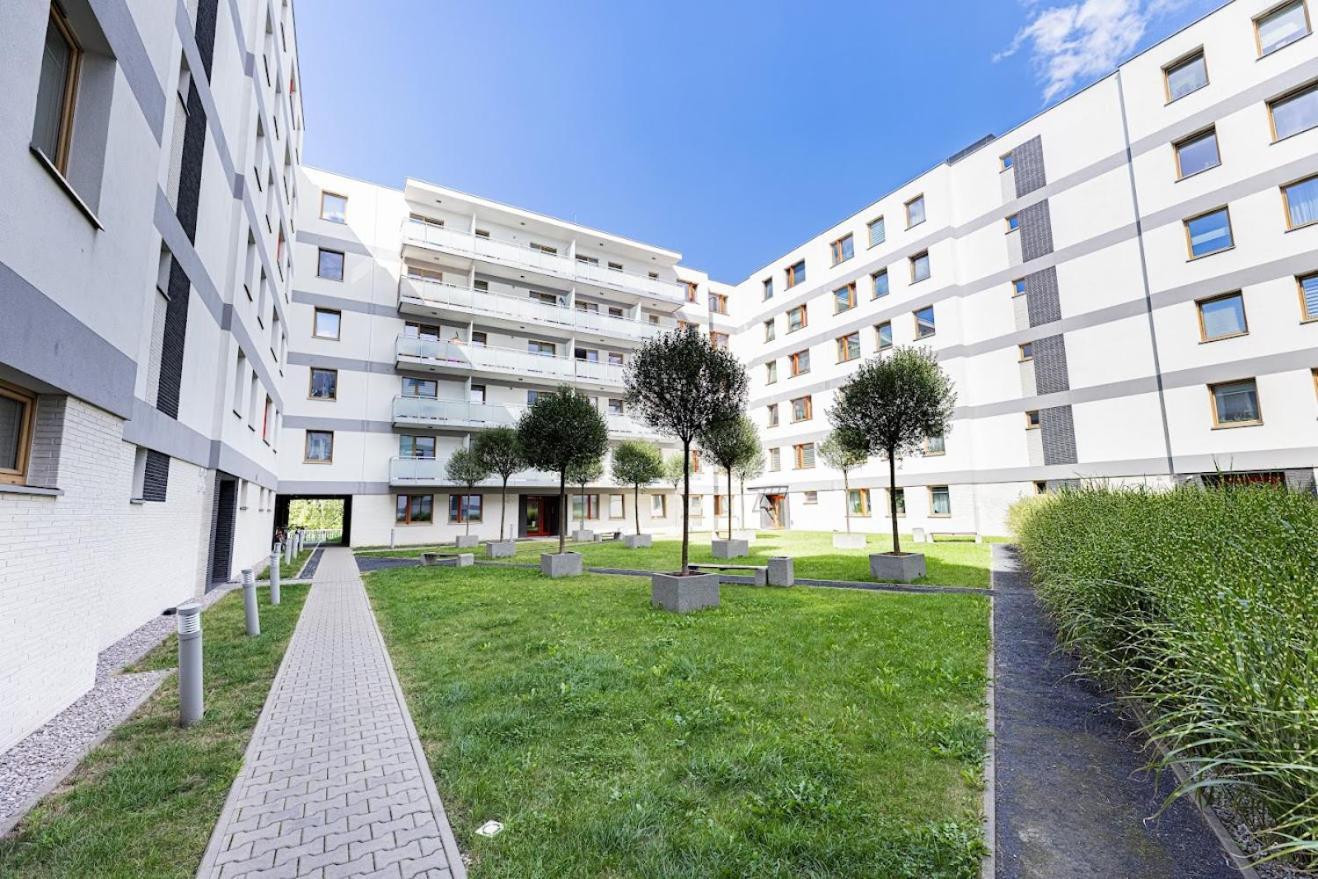 Fajny Apartament Z Parkingiem, Obok Metra. Varsóvia Exterior foto
