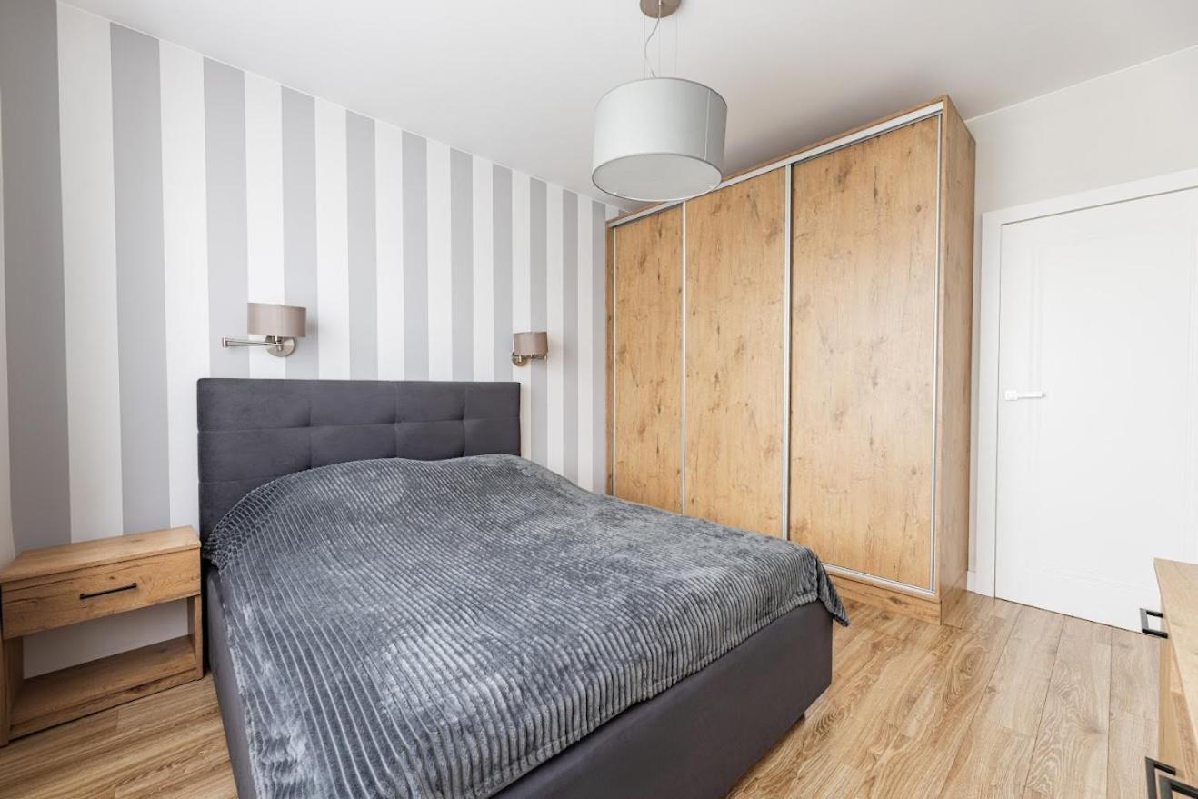 Fajny Apartament Z Parkingiem, Obok Metra. Varsóvia Exterior foto