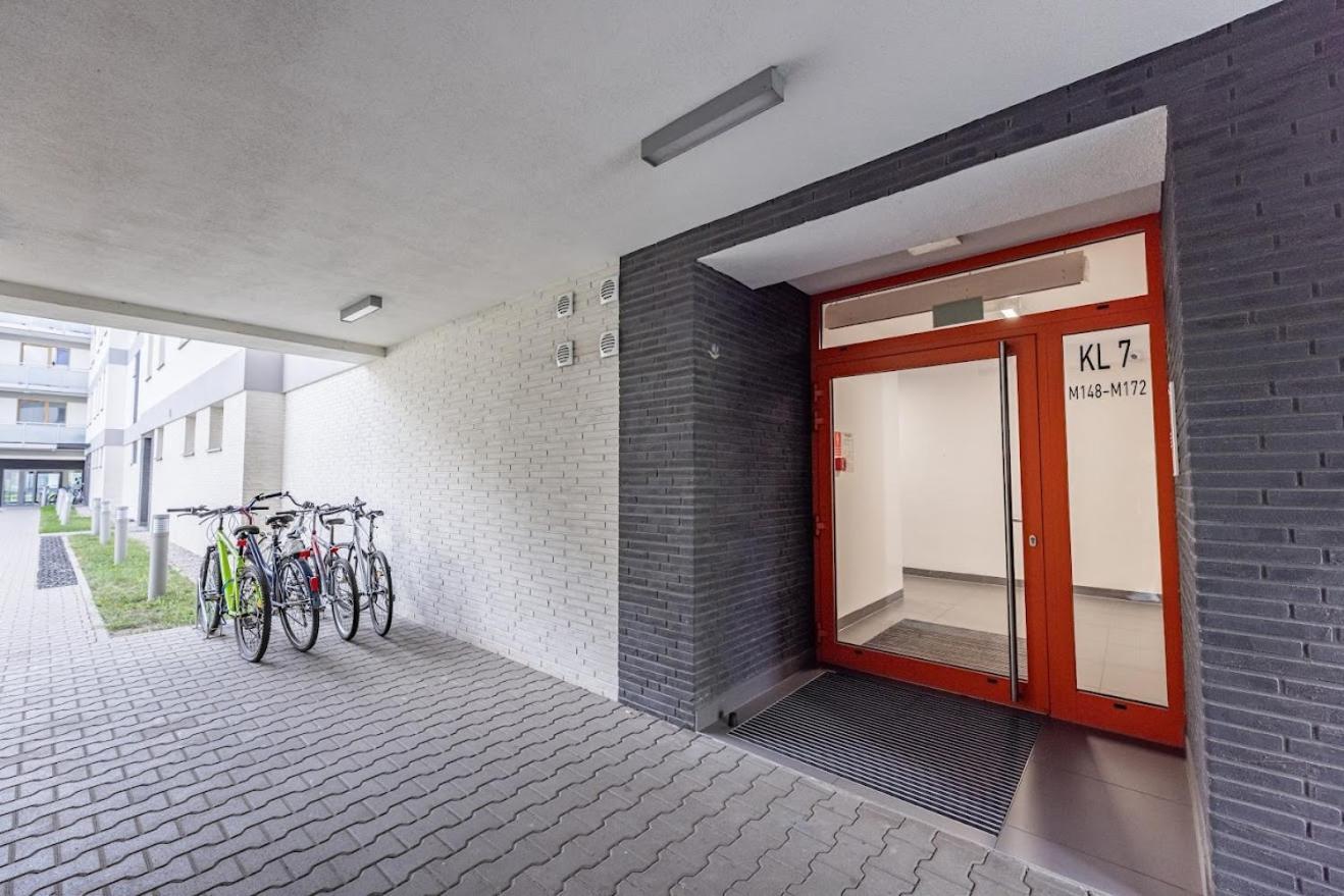Fajny Apartament Z Parkingiem, Obok Metra. Varsóvia Exterior foto