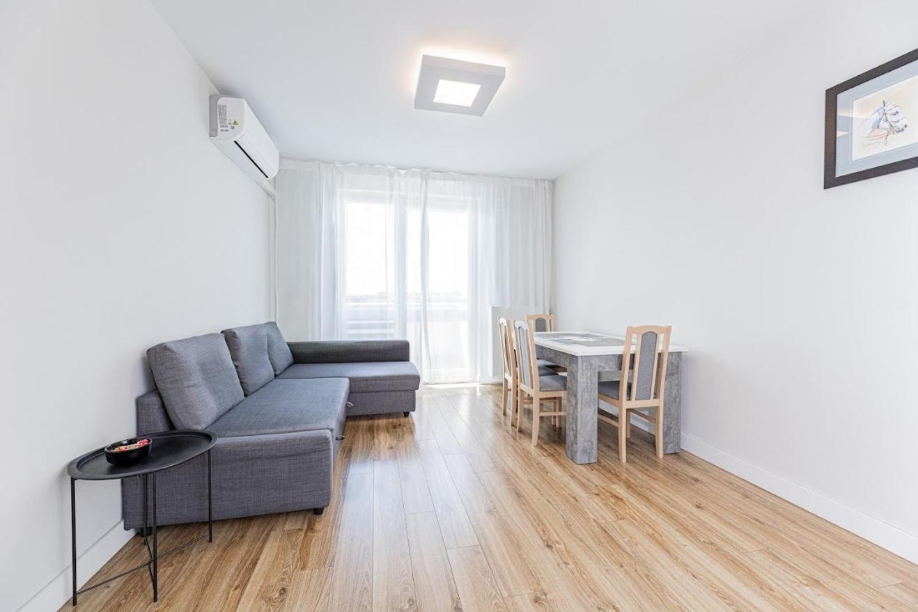 Fajny Apartament Z Parkingiem, Obok Metra. Varsóvia Exterior foto