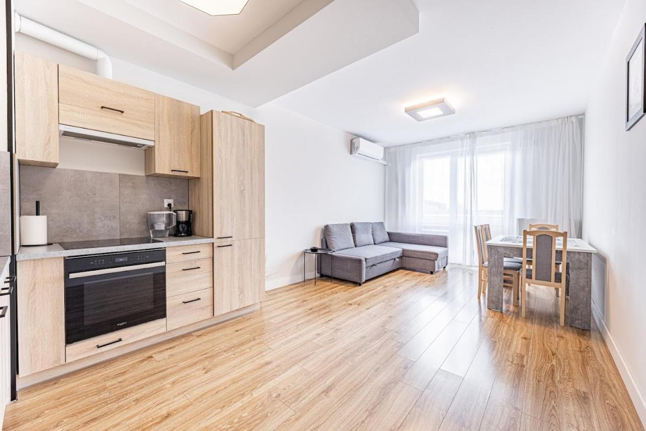 Fajny Apartament Z Parkingiem, Obok Metra. Varsóvia Exterior foto