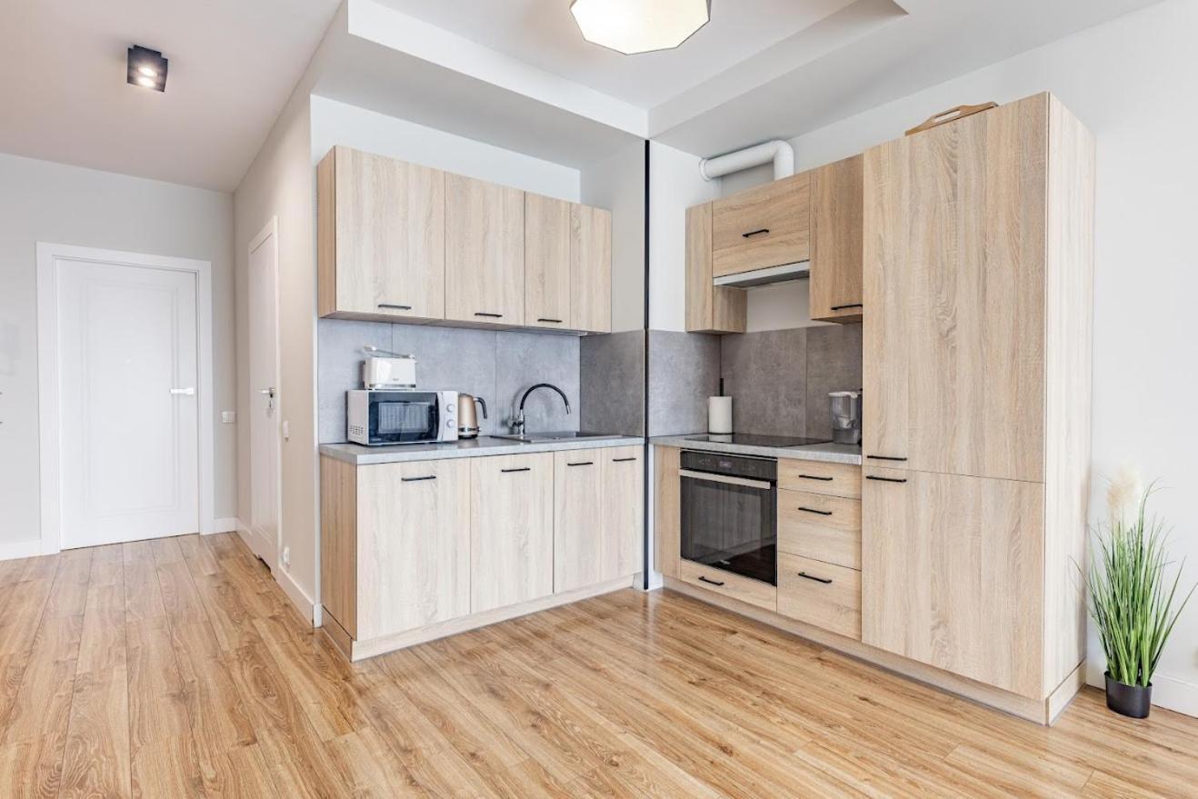 Fajny Apartament Z Parkingiem, Obok Metra. Varsóvia Exterior foto