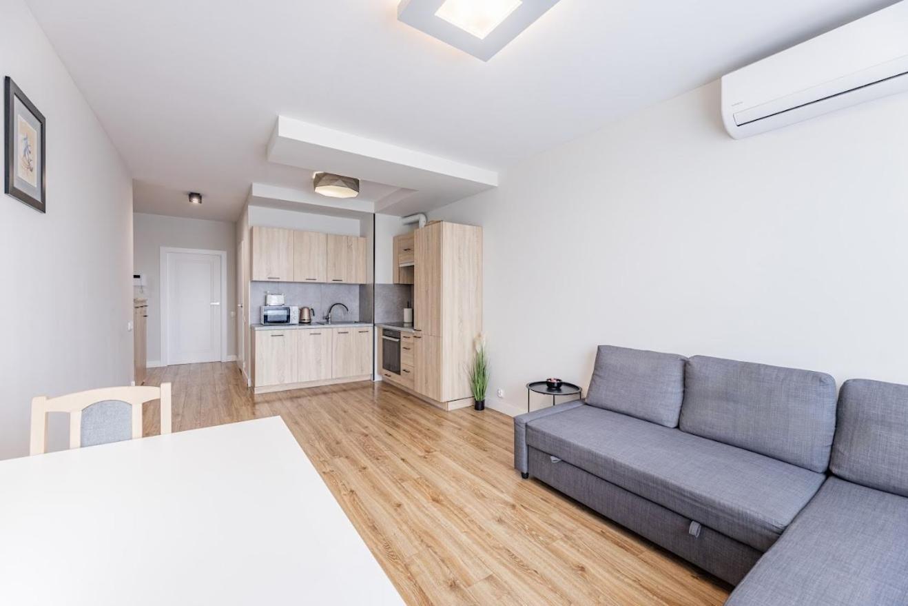 Fajny Apartament Z Parkingiem, Obok Metra. Varsóvia Exterior foto
