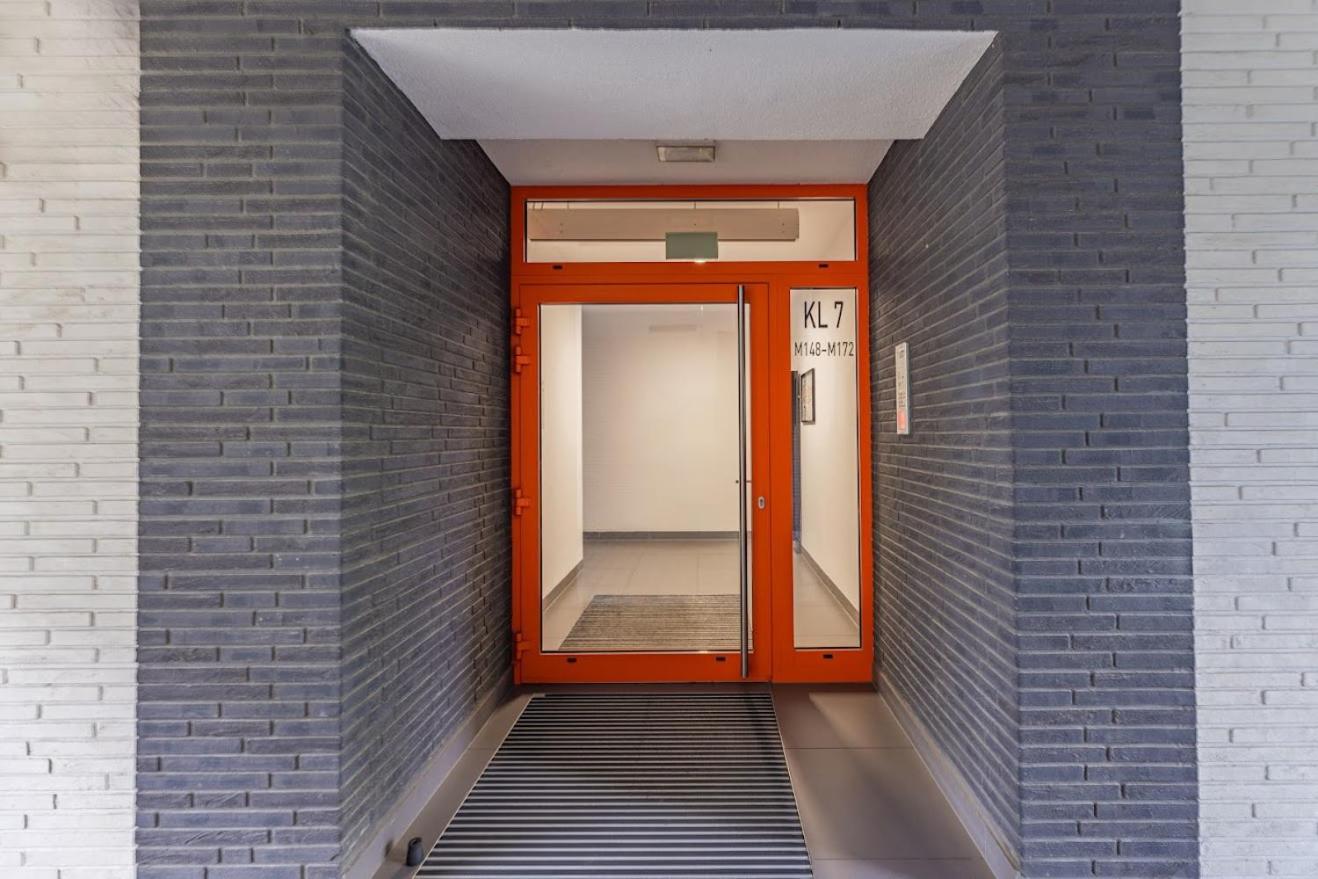 Fajny Apartament Z Parkingiem, Obok Metra. Varsóvia Exterior foto
