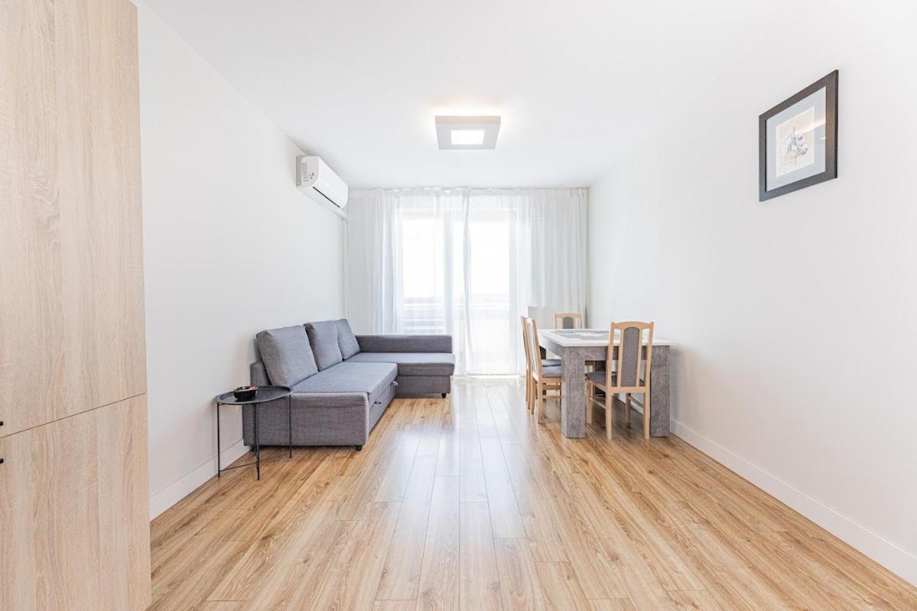 Fajny Apartament Z Parkingiem, Obok Metra. Varsóvia Exterior foto