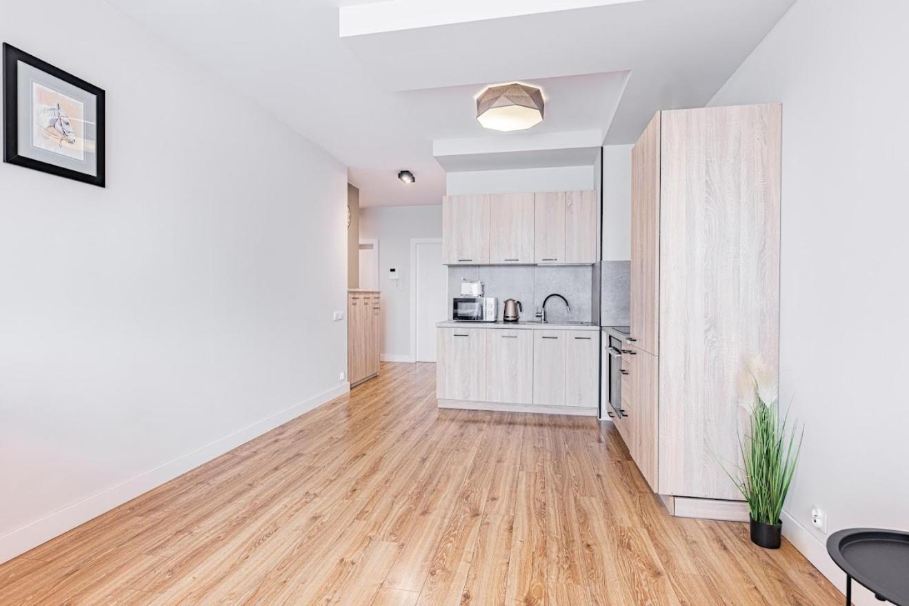 Fajny Apartament Z Parkingiem, Obok Metra. Varsóvia Exterior foto