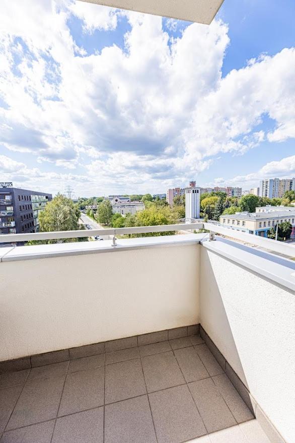 Fajny Apartament Z Parkingiem, Obok Metra. Varsóvia Exterior foto