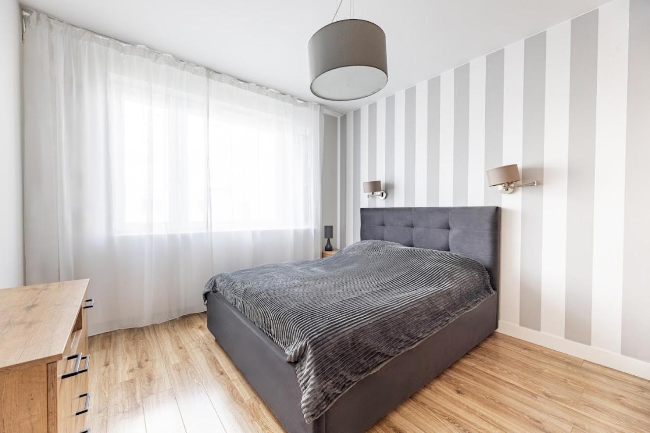 Fajny Apartament Z Parkingiem, Obok Metra. Varsóvia Exterior foto